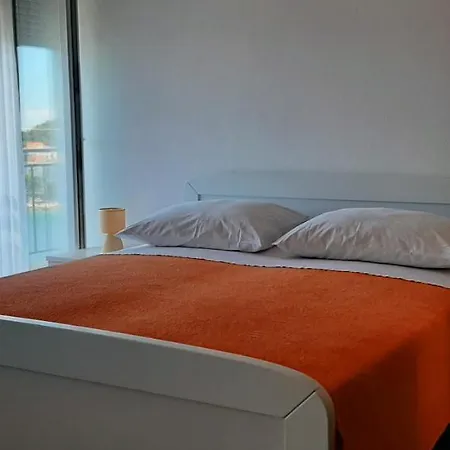 House Perkov Апартаменты Примоштен