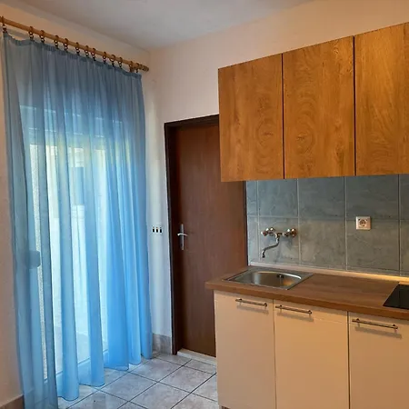 House Perkov Апартаменты Примоштен